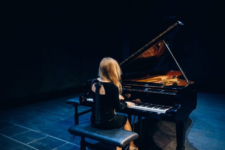 7 Easy Piano Songs for Absolute Beginners (easy piano songs for adults) 🎹